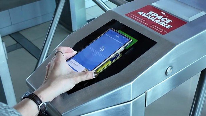 Efek QRIS Tap, Transaksi Tunai di Stasiun Anjlok Tajam