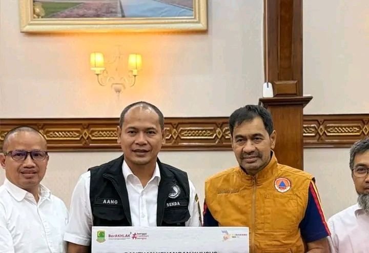 Aksi Peduli Karawang: Bantuan Rp400 Juta Diserahkan untuk Pemulihan Aceh Tamiang