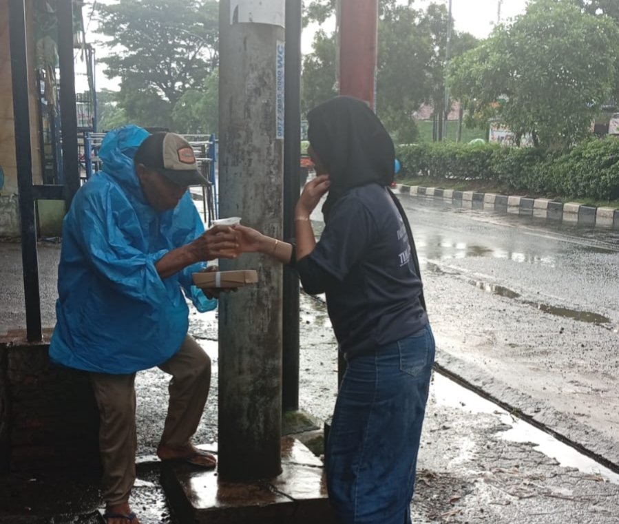 Indah Cafe Kolaborasi dengan IWO Indonesia Peduli, Sasar Masyarakat Pinggir Jalan