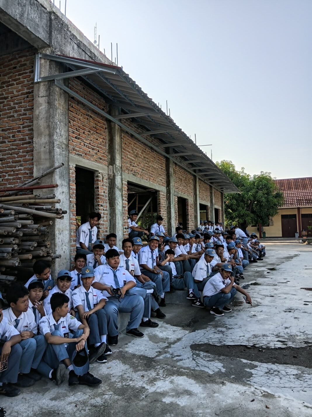 GOKAR Hadir di SMAN 4 Karawang, Bagikan Voucher dan Edukasi Digital 