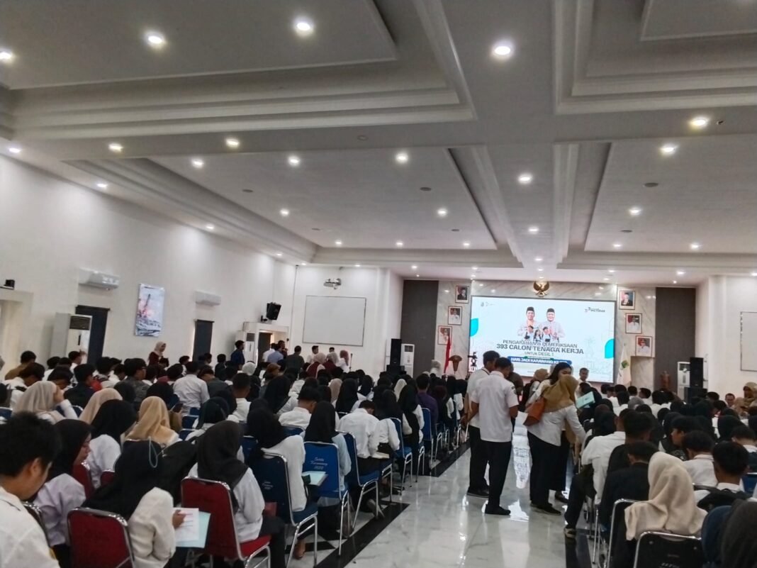 Bupati Aep Ajak Warga Karawang Cari Pengalaman Kerja dan Tidak Memilih-Milih Pekerjaan