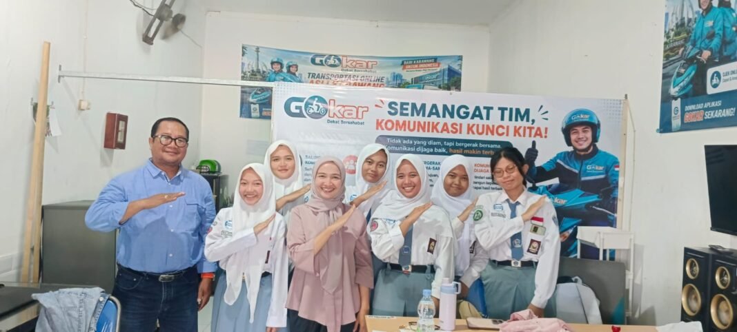 Enam Siswi SMKN 2 Karawang Praktik Kerja di GOKAR, Kenalkan Dunia Transportasi Digital