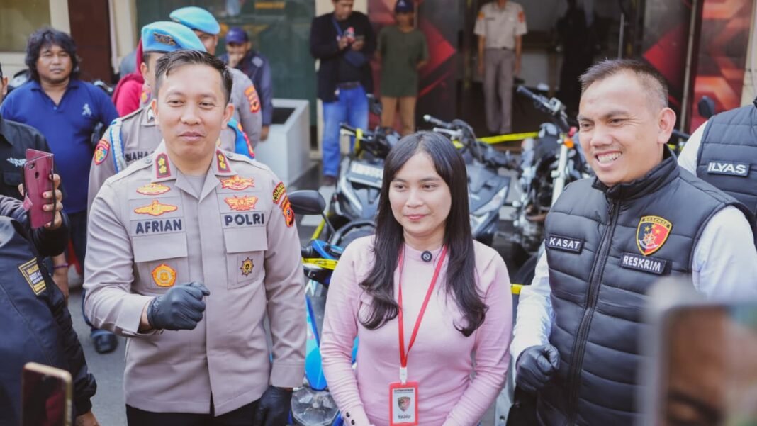 Ade Maharani Terima Kembali Motor Beat Usai Pelaku Curanmor Ditangkap