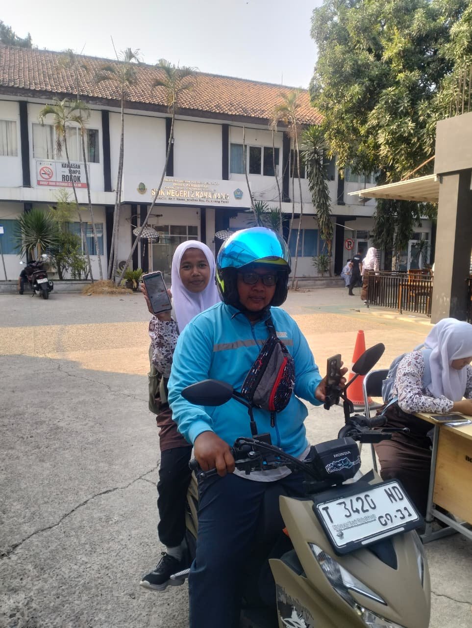 Belasan Siswa SMKN 2 Karawang Gunakan Layanan GOKAR Sahabat Sekolah untuk Pulang